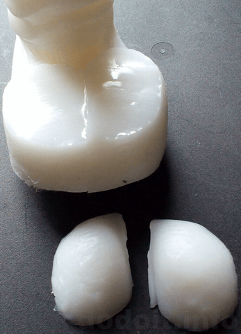 アタッチメントに使用する部分をカット